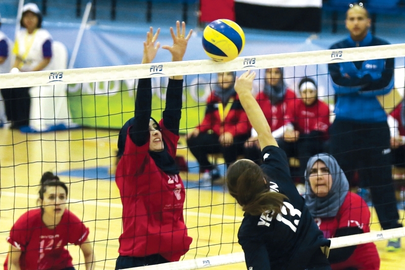 أمهـات فـي الملاعب