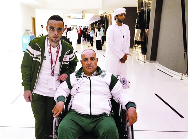 "الجزائري عمروش عقبة على الكرسي المتحرك | البيان"