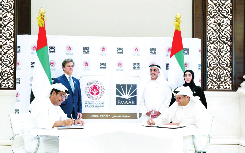 "سيف بن زايد يشهد توقيع الاتفاقية بحضور شما المزروعي والجنيبي والعبار وشرايفر | وام"
