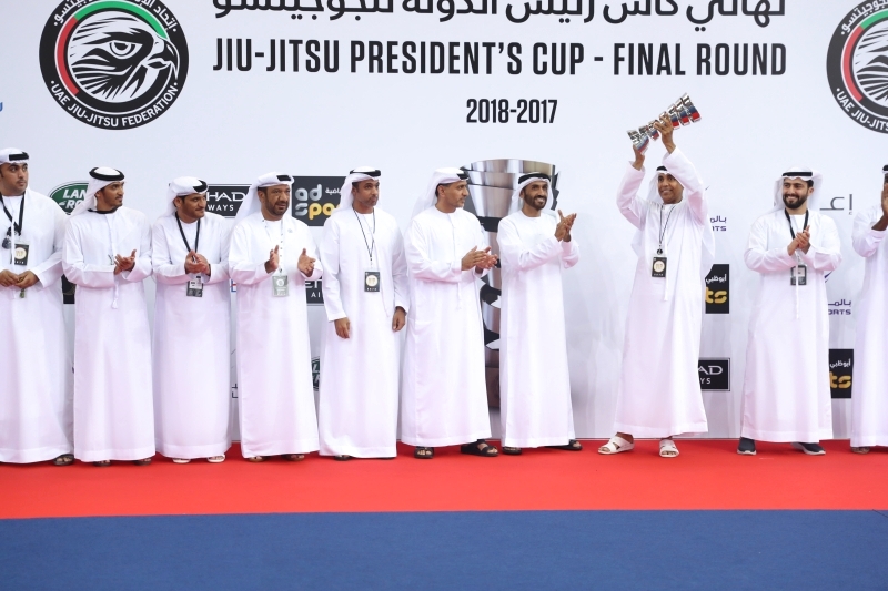 "Ⅶ نهيان بن زايد يتوج خميس الكعبي ممثلاً للعين بحضور عبد المنعم الهاشمي | من المصدر"