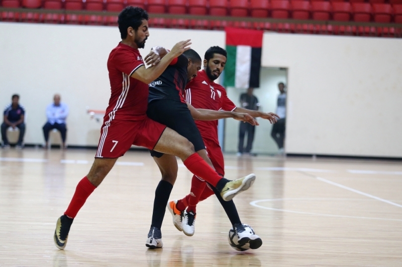 "من مباراة شباب الأهلي والظفرة | البيان"