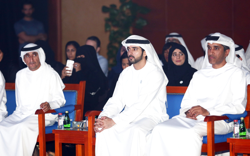 "ولي عهد دبي يتابع جانباً من اللقاء التعريفي الخاص ب «الألعاب الحكومية» بحضور سعيد بن مكتوم وعبد الله البسطي | تصوير: يونس يونس"