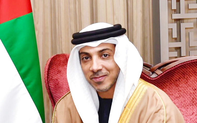 منصور بن زايد يعتمد الفائزين في جائزة خليفة التربوية