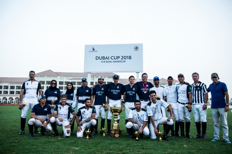 "البطل والوصيف عقب التتويج - البيان"