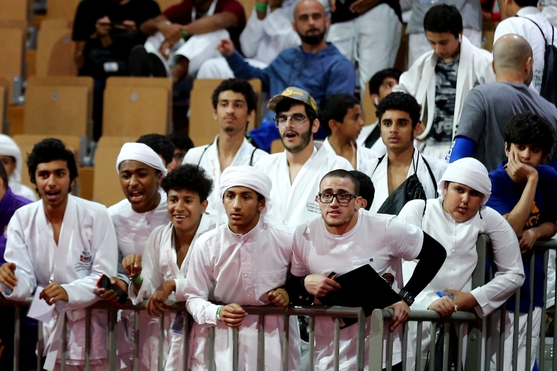 "إقبال جماهيري على متابعة البطولة - البيان"