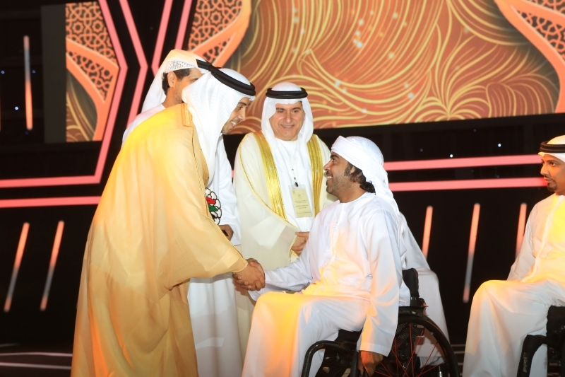 "منصور بن زايد خلال تكريم أصحاب الهمم في حفل السنة الماضية| البيان"