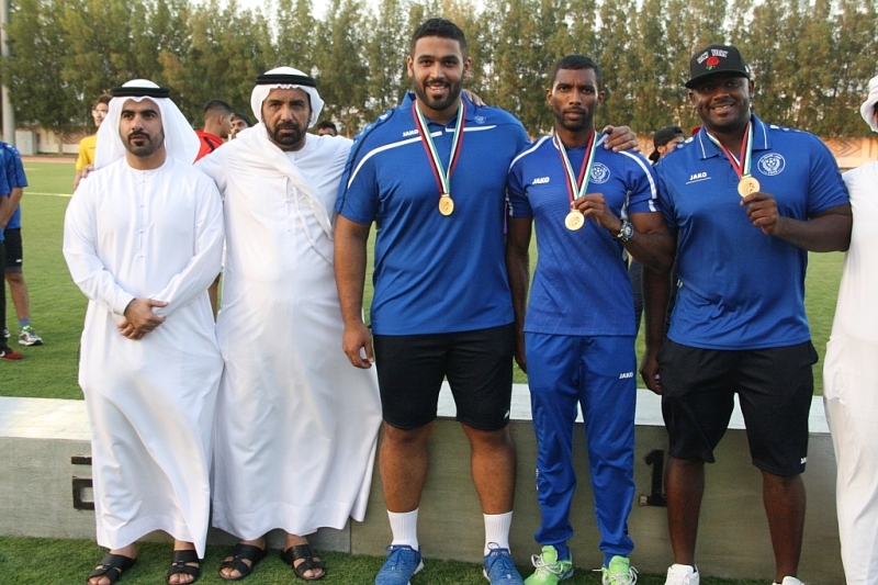 "صالح حسن وراشد الجاري مع رجال النصر ـــ من المصدر"