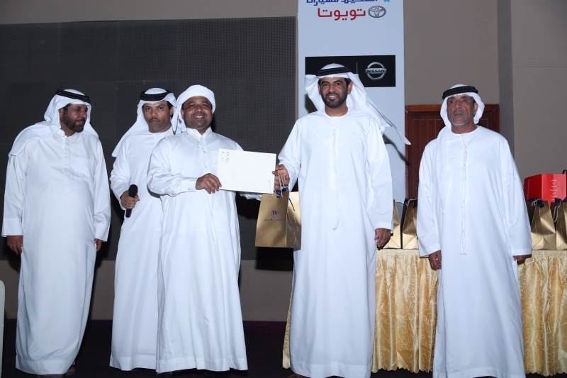 "سعيد بن سرود وحضور الاحتفال خلال تكريم الموظفين المتميزين"