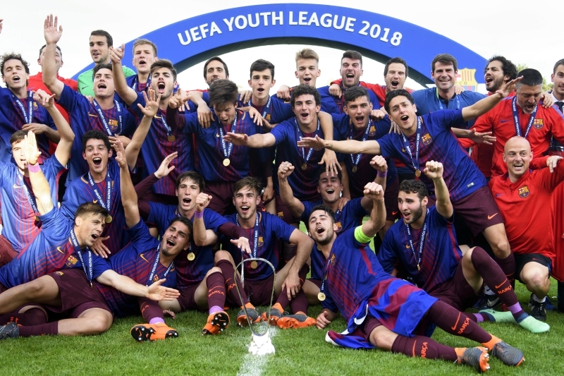 "شباب برشلونة يحتفلون باللقب | أ ب"