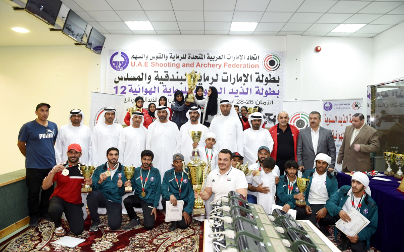 "اسرة الاتحاد مع الفائزين والفائزات في البطولة ـــ من المصدر"
