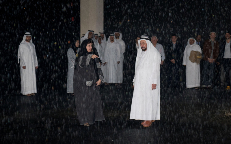 سلطان القاسمي يفتتح «الغرفة الماطرة» في الشارقة