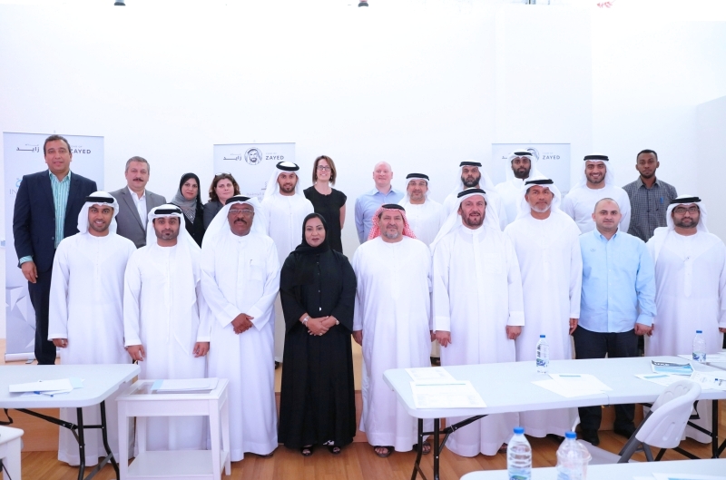 "عبد الملك جاني يتوسط المشاركين في الدورة |البيان"
