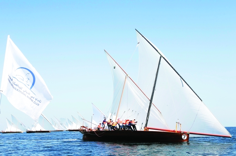 "علم نادي دبي البحري خلال أحد السباقات | البيان"