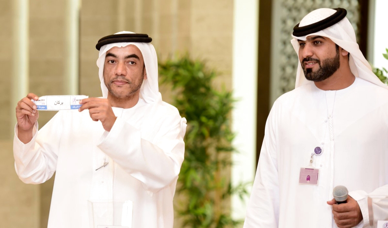 "جانب من مراسم سحب القرعة - البيان"