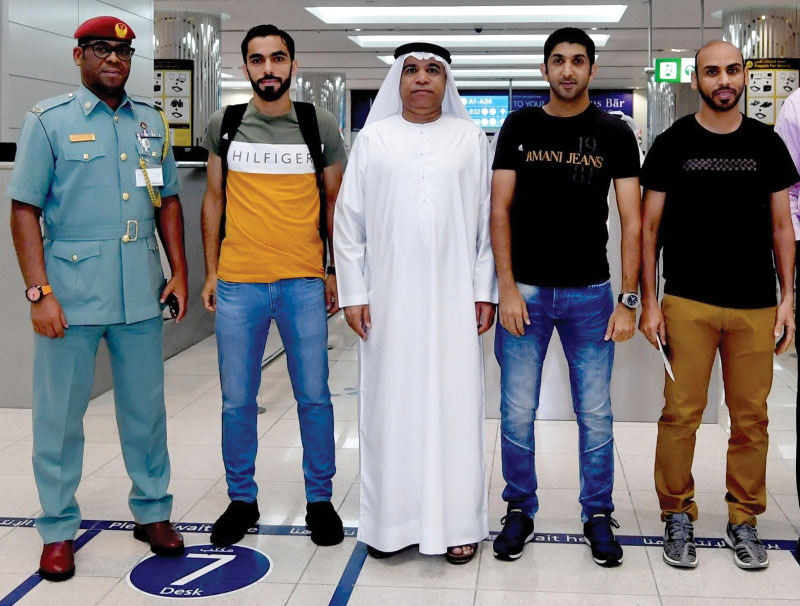 "محمد عبدالله ومحمد يوسف وحسن المهري في مطار دبي | البيان"