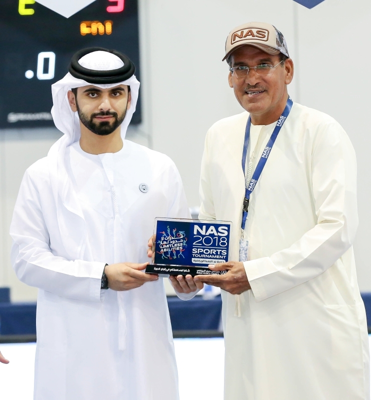 "منصور بن محمد يكرّم عبد الرحمن أمين ــ البيان"