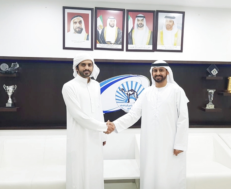 "الحارثي يهنئ المنصوري بتجديد التعاقد | البيان"