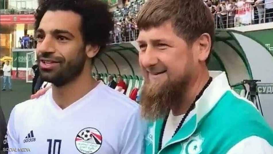رئيس الشيشان يحضر محمد صلاح لملعب غروزني