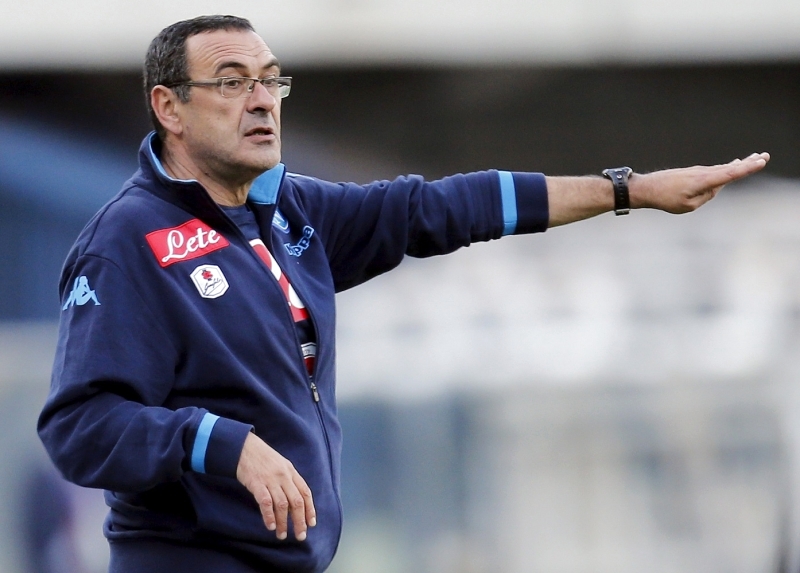"Football Soccer - Hellas Verona v Napoli - Bentegodi stadium, Verona, Italy- 22/11/15 Napoli's coach Maurizio Sarri gestures. REUTERS/Alessandro Garofalo"