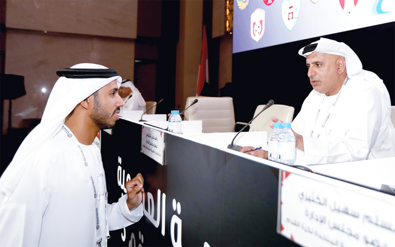 "محمد بن هزام يتحدث مع راشد الزعابي | البيان"
