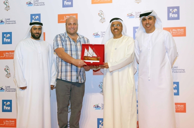 "تكريم المشاركين في الدورة ـــ البيان"
