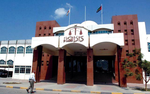 يسرق 8 آلاف درهم من صالون حلاقة ليعالج والده