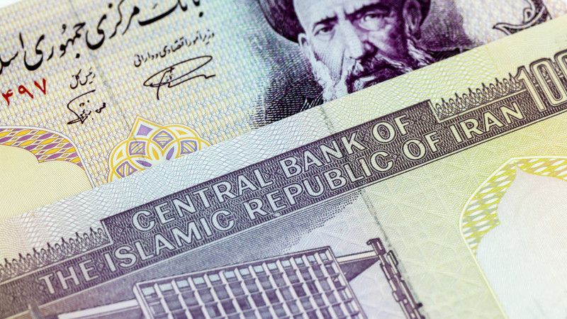 إيران تستبدل محافظ البنك المركزي
