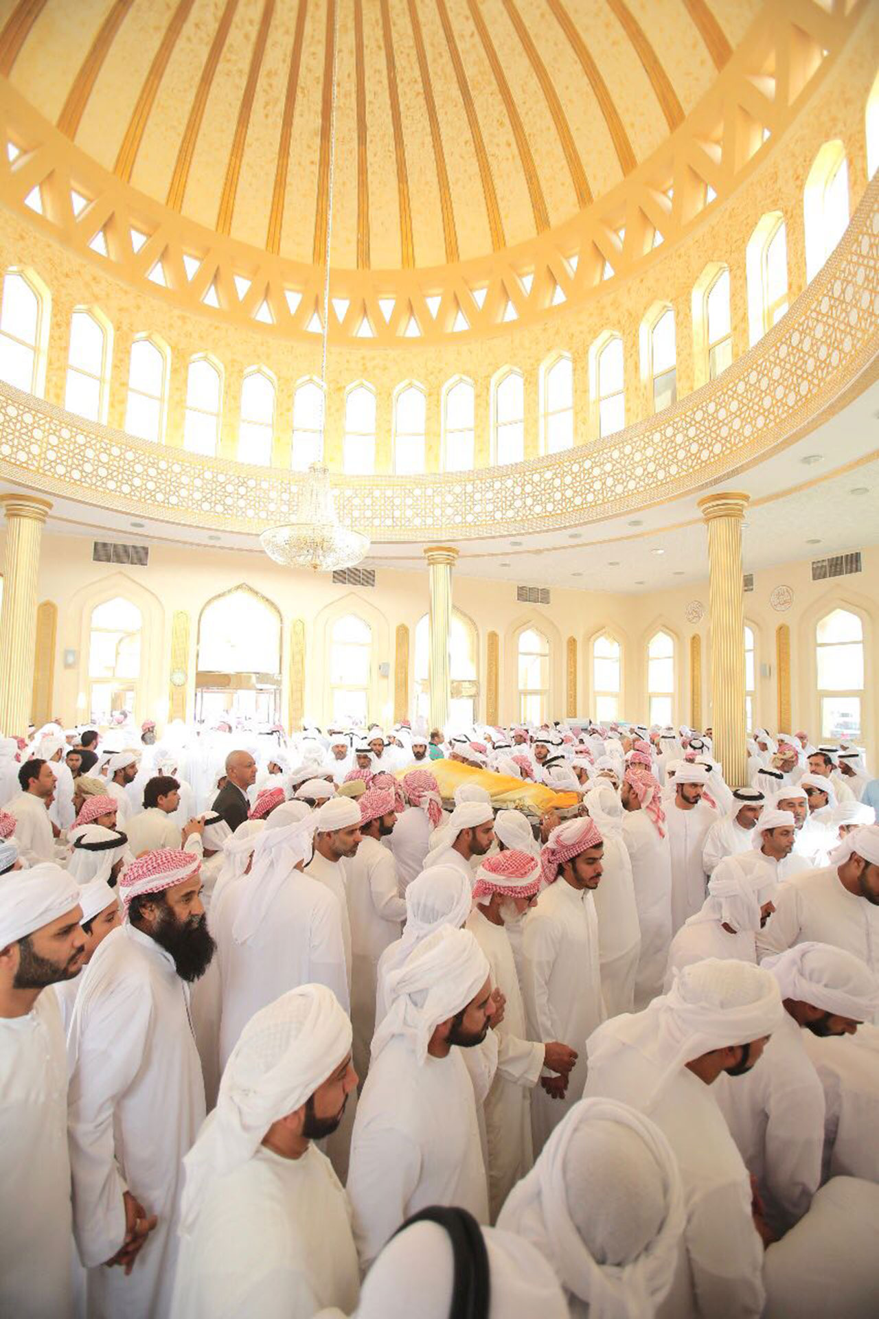 أهالي العين يشيعون  4 مواطنين ضحايا حادث عمان