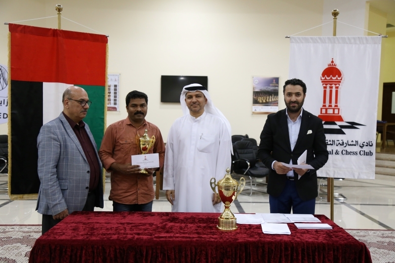 "تتويج الفائزين بالمراكز الأولى ـــ البيان"