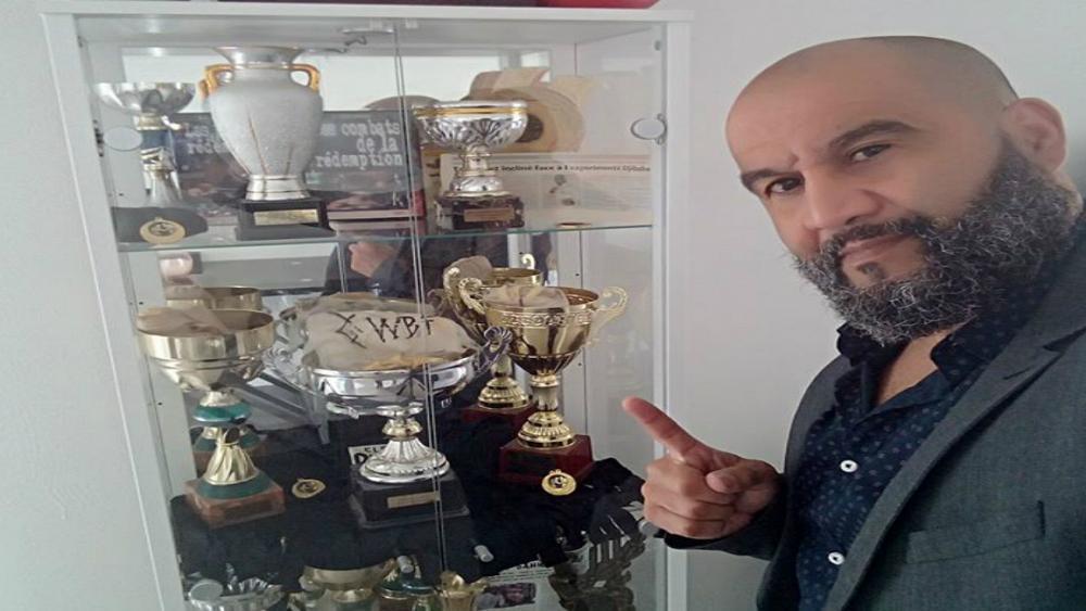 ملاكم ينقذ طائرة من سيطرة مختل عقليا على قمرتها