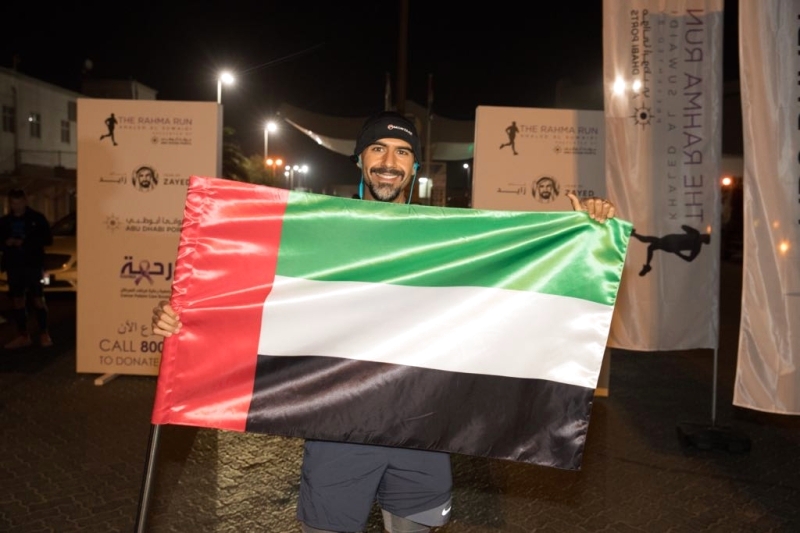 "المغامر الإماراتي حريص على حمل علم الدولة في جميع مبادراته"