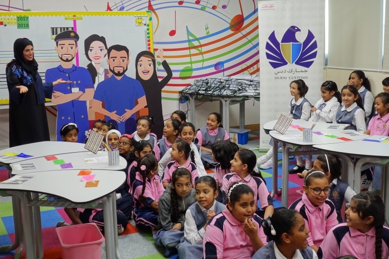 200 هدية للطالبات في حفل مدرسة محمد بن راشد