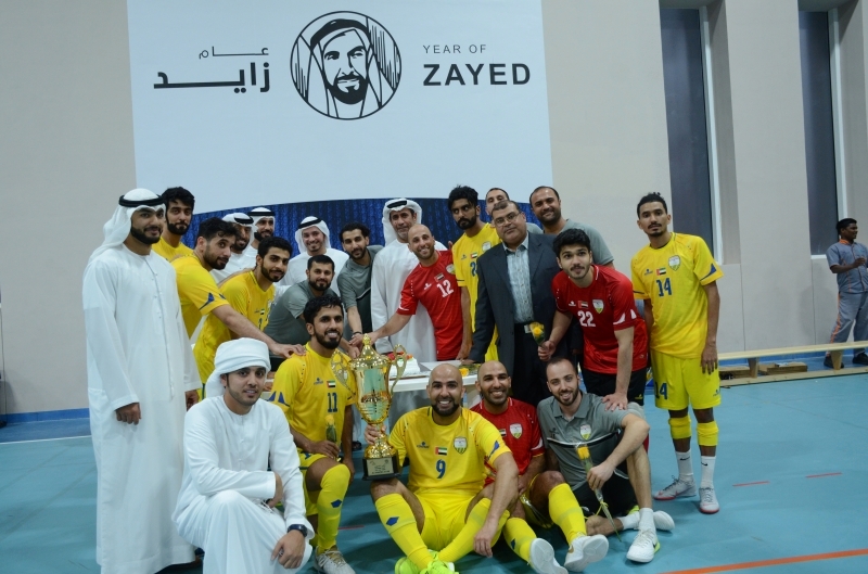 "الظفرة يحتفل بأبطال سوبر الصالات - البيان"