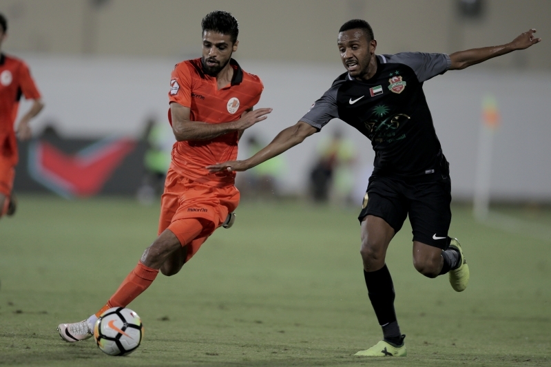 "خلال مباراه فريق نادي عجمان مع فريق نادي شباب الاهلي دبي في دوري الخليج العربي بملعب نادي عجمان، سبتمبر 23 2017 تصوير سالم خميس"