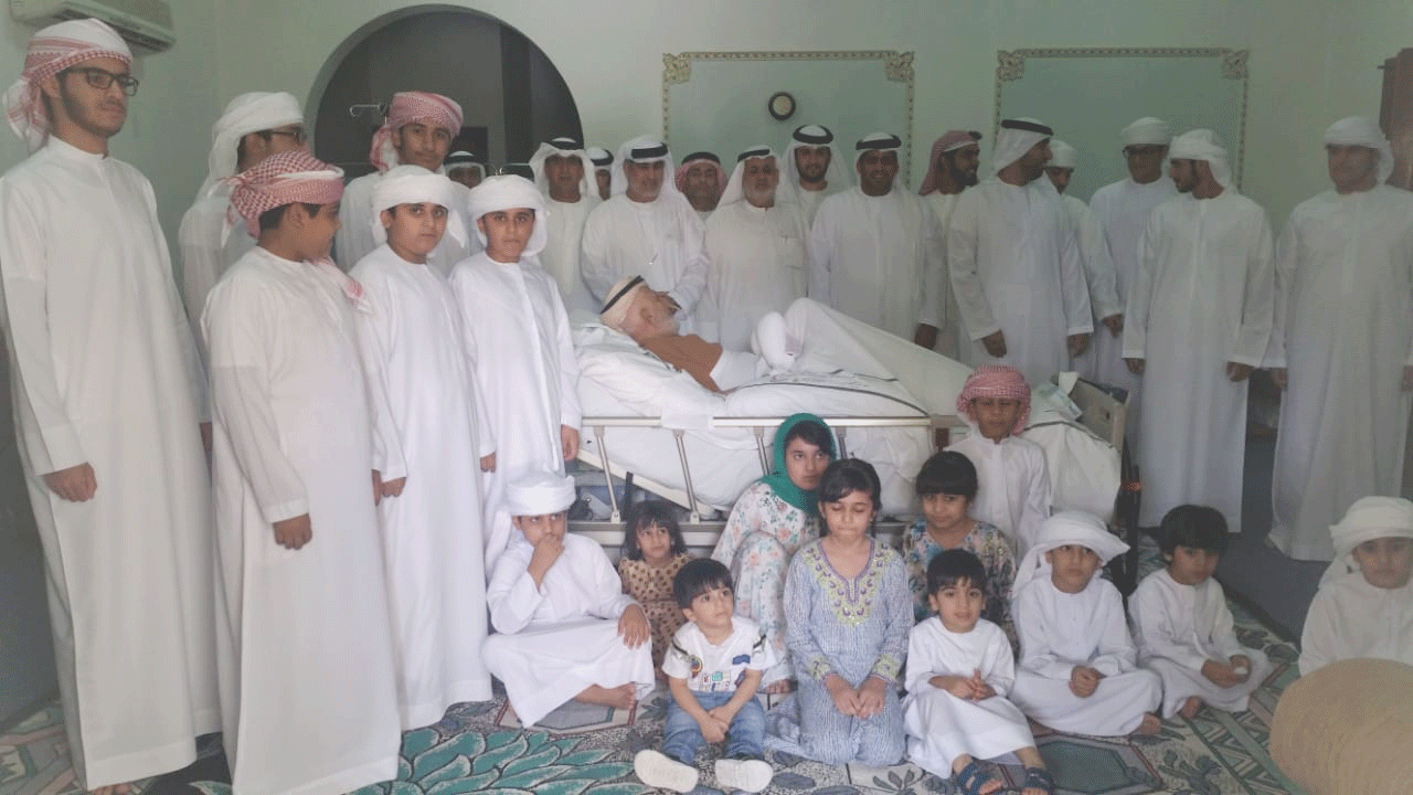 شاهد.."البيان" تزور معمراً إماراتياً عاصر زايد الأول