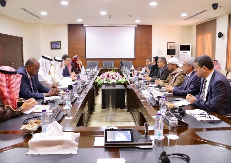 بن دغر: متمسكون بالمسار السياسي بموازاة العسكري