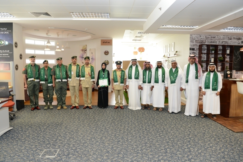 شرطة دبي تكرم موظفيها السعوديين