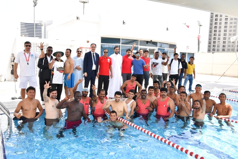 "الفريق البطل يشير بعلامة النصر | من المصدر"