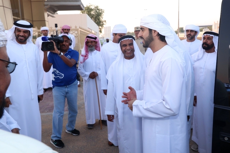 "حمدان بن محمد خلال حضوره السباق | البيان"