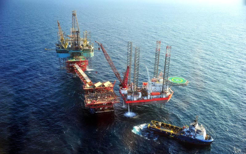 أبوظبي ترفع قدرتها الإنتاجية من النفط 31 % والغاز 42.4 % في 7 سنوات