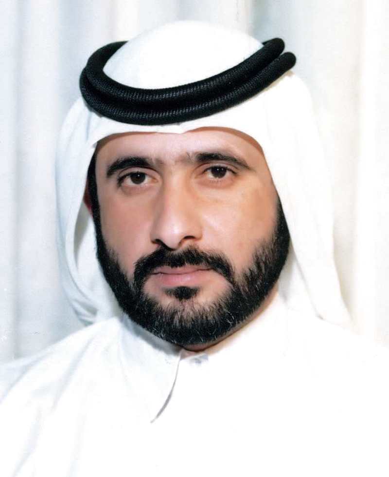"ميرزا الصايغ و شريف الحلواني في صورة تذكارية مع رعاة السباق الأول للمضمار الأصفر | تصوير: عيسى البلوشي"