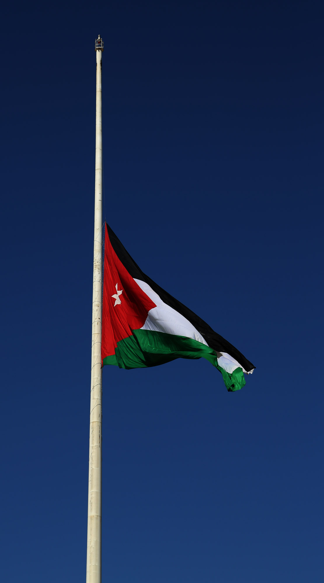 الأردن: تنكيس العلم ثلاثة أيام حداداً على ضحايا السيول في البلاد