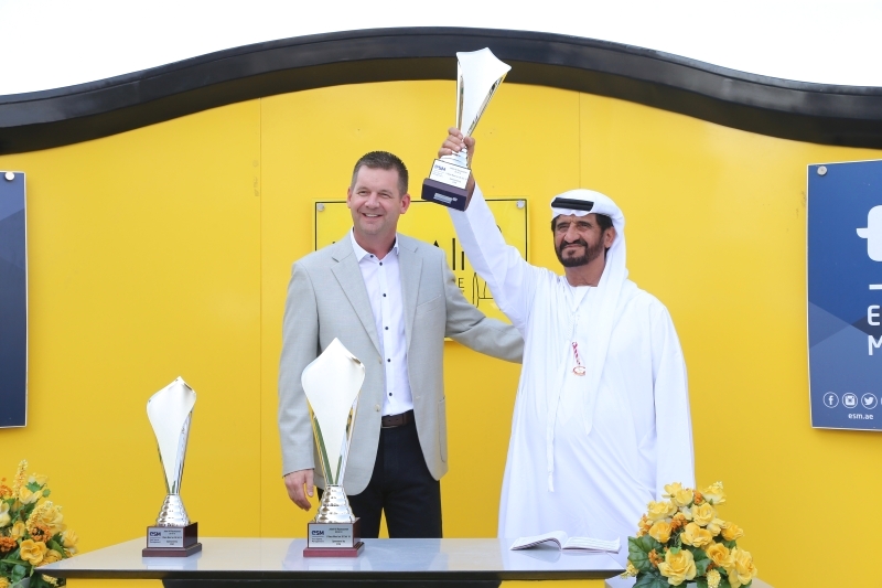 "علي الرايحي خلال تتويجه بكأس الشوط الأول | البيان"