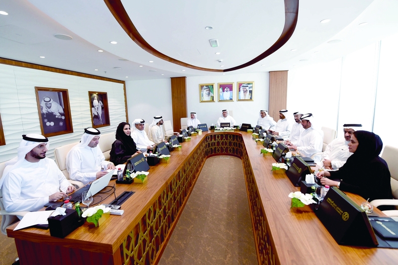 "مطر الطاير خلال ترؤسه الاجتماع | البيان"