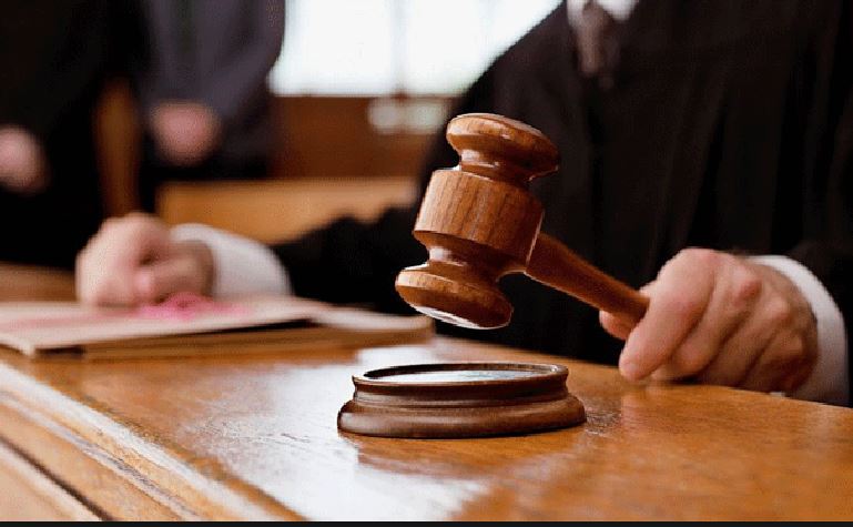 إصابة فتاة بالتهابات في العين بعد زيارة صالون تجميل
