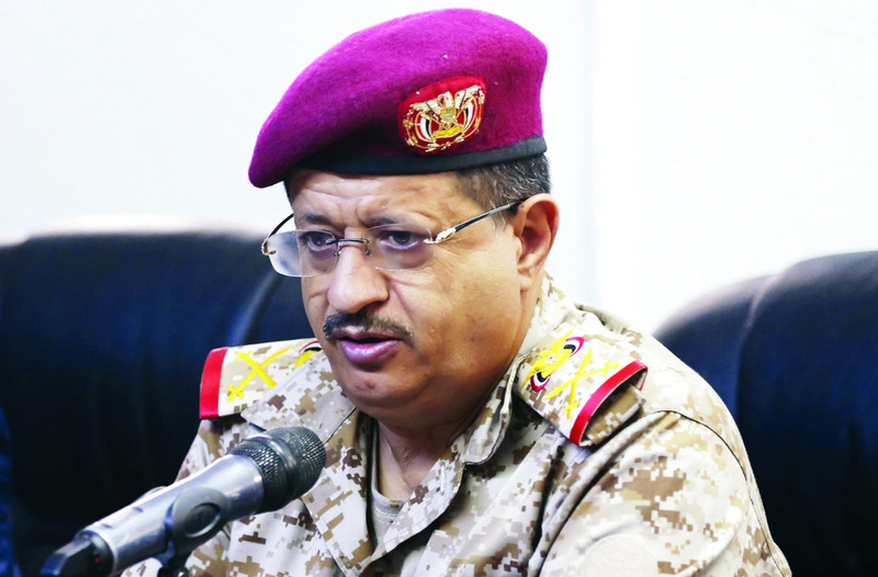 هادي يعين وزيراً للدفاع ورئيساً للأركان
