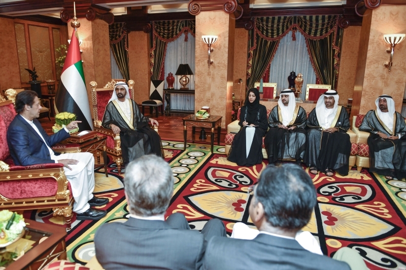 محمد بن راشد يبحث علاقات التعاون مع باكستان