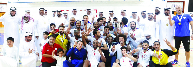 "Ⅶ كبار الحضور خلال تتويج الشارقة بطل الكأس | تصوير: عماد علاء الدين"