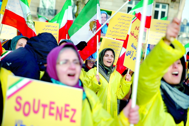 «التجنيس» بوابة أفاعي طهران لاختراقات سامّة