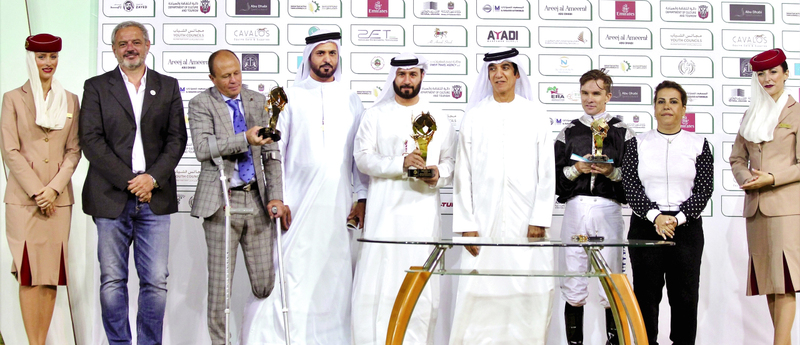 "النعيمي ولارا خلال تتويج ممثل النابودة بكأس الوثبة ستاليونز | البيان"